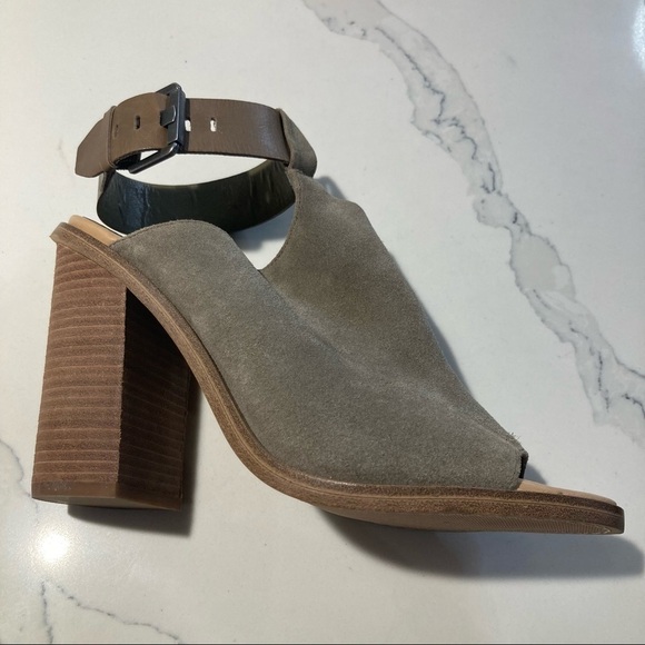 MARC FISHER Sz 10  Vashi Peep Toe Suede Stacked 4.5” Heel Booties - Picture 2 of 11